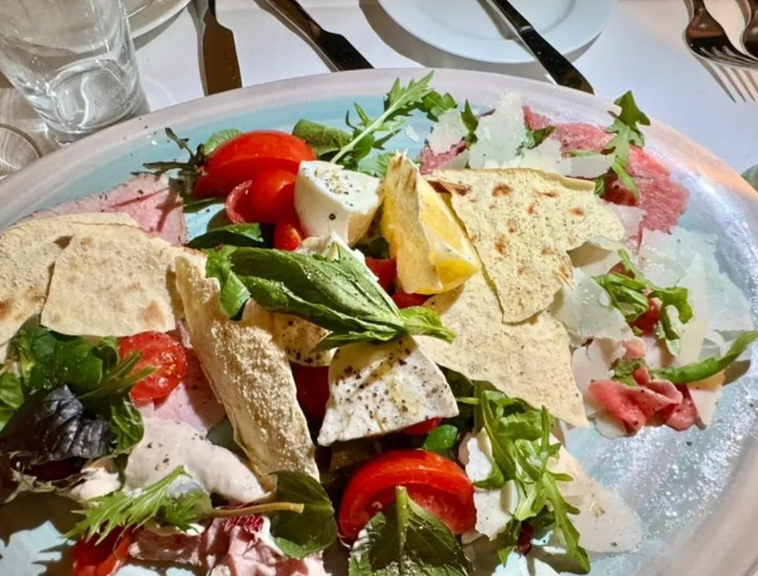 Teller aus der Si Ristorante Küche