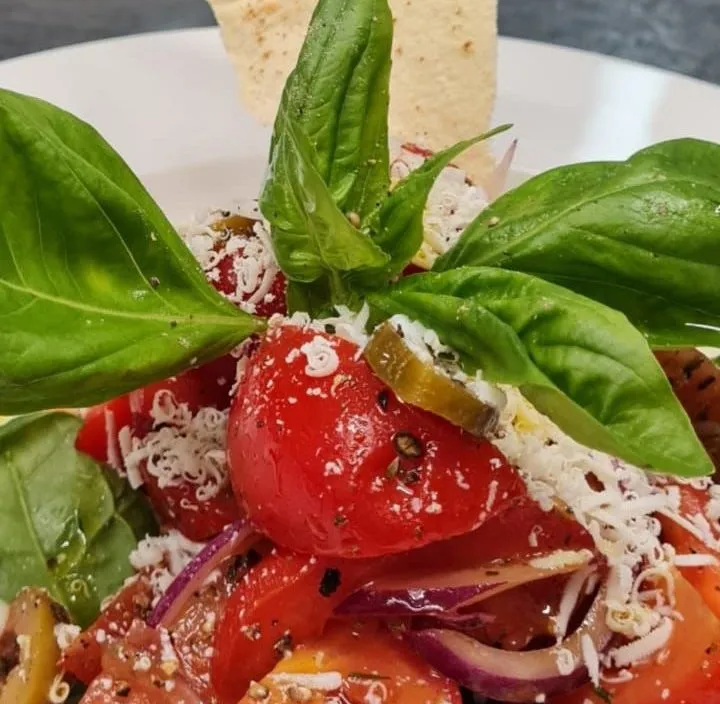 Frisch angerichtetes Gericht aus der Küche des Si Ristorante